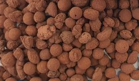 Aqua clay pepples